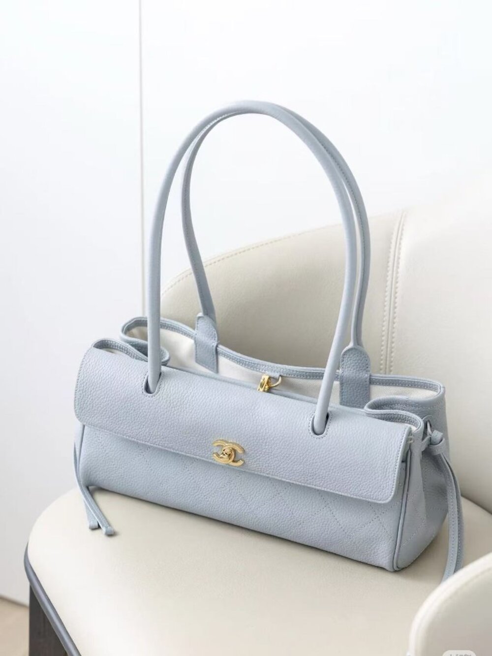 Classic CHANEL bag: A Stylish and Versatile Choice for Elegance